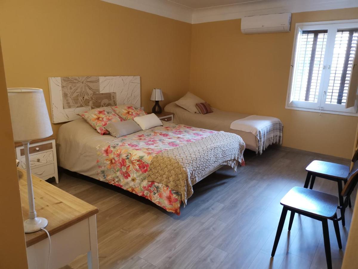 Bed and Breakfast Cal Duran Esparreguera Exterior foto